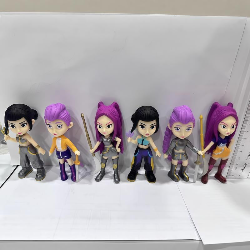 6-Piece KPop Figurine Set – Anime Model Toy Decorations, perfect for home collections and office desk display. An excellent gift choice for Christmas and New Year.